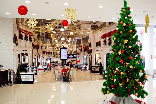 Украшение витрин и магазинов